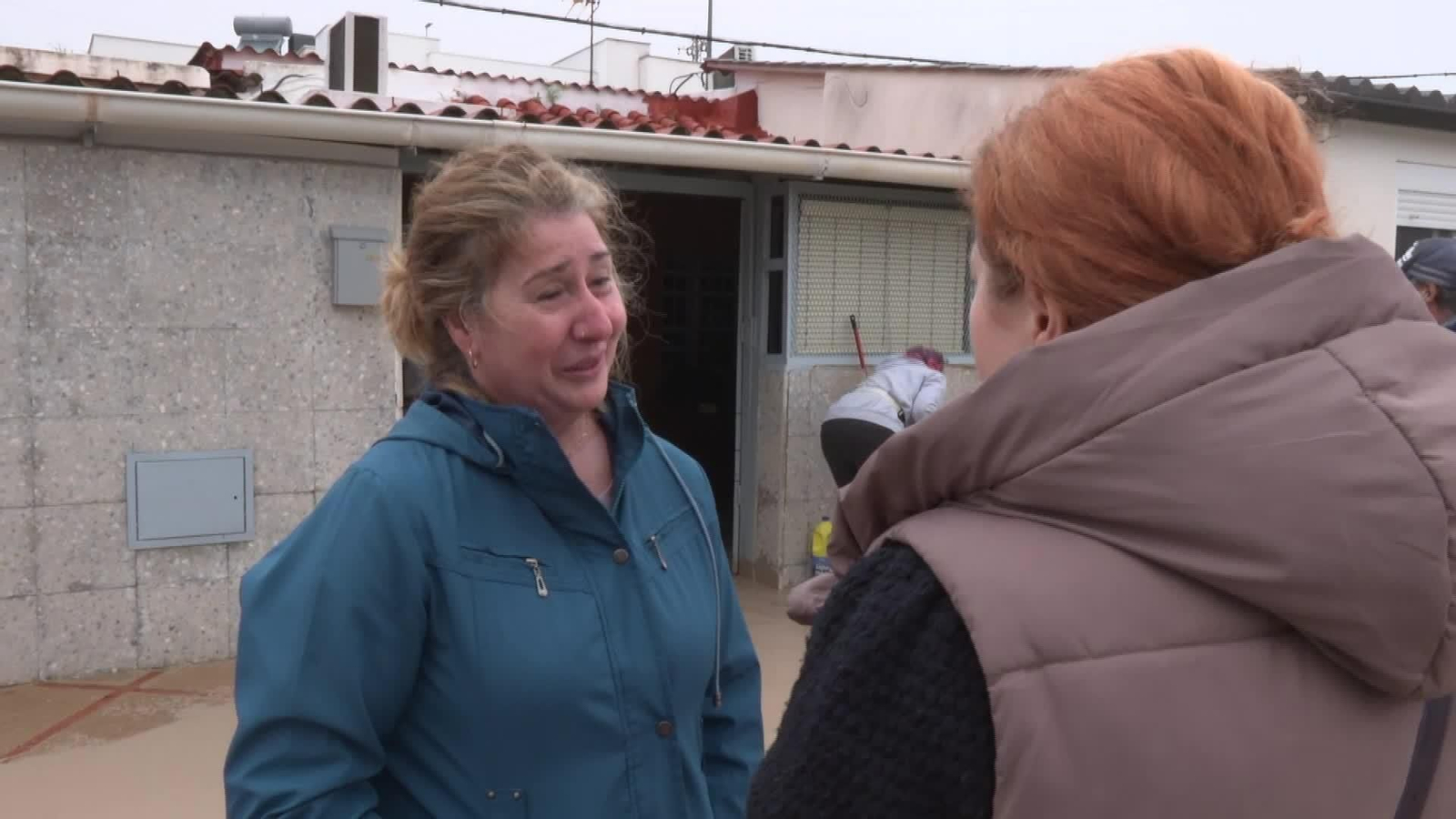 X052-CADIZ VOLUNTARIOS AYUDAN VECINOS JEREZ
