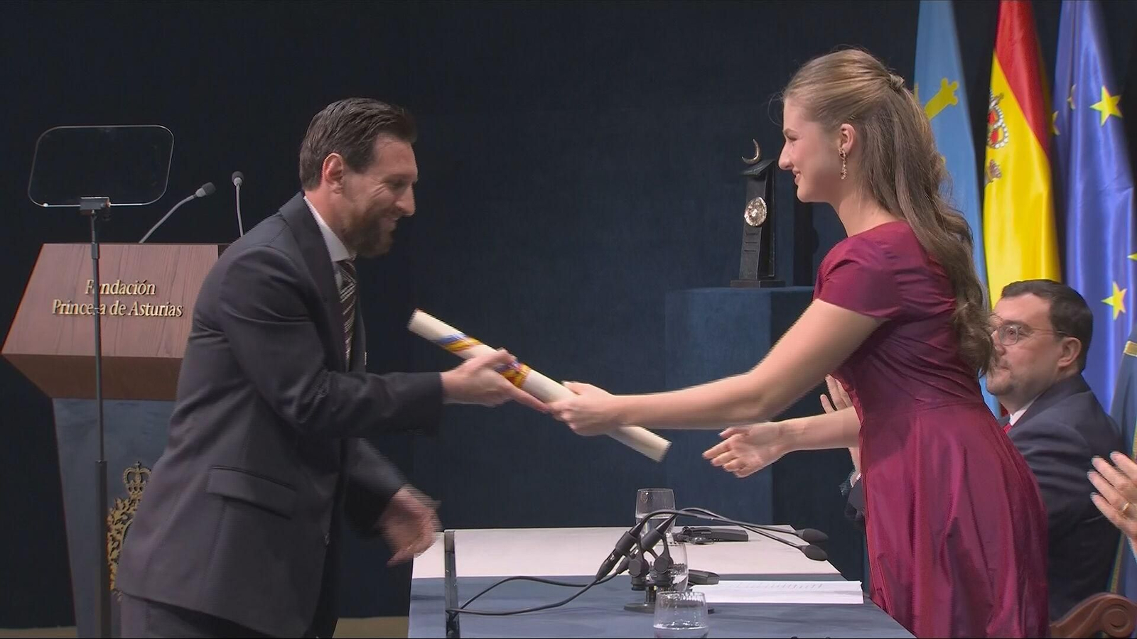 va leo messi recoge premio deportes frame 982