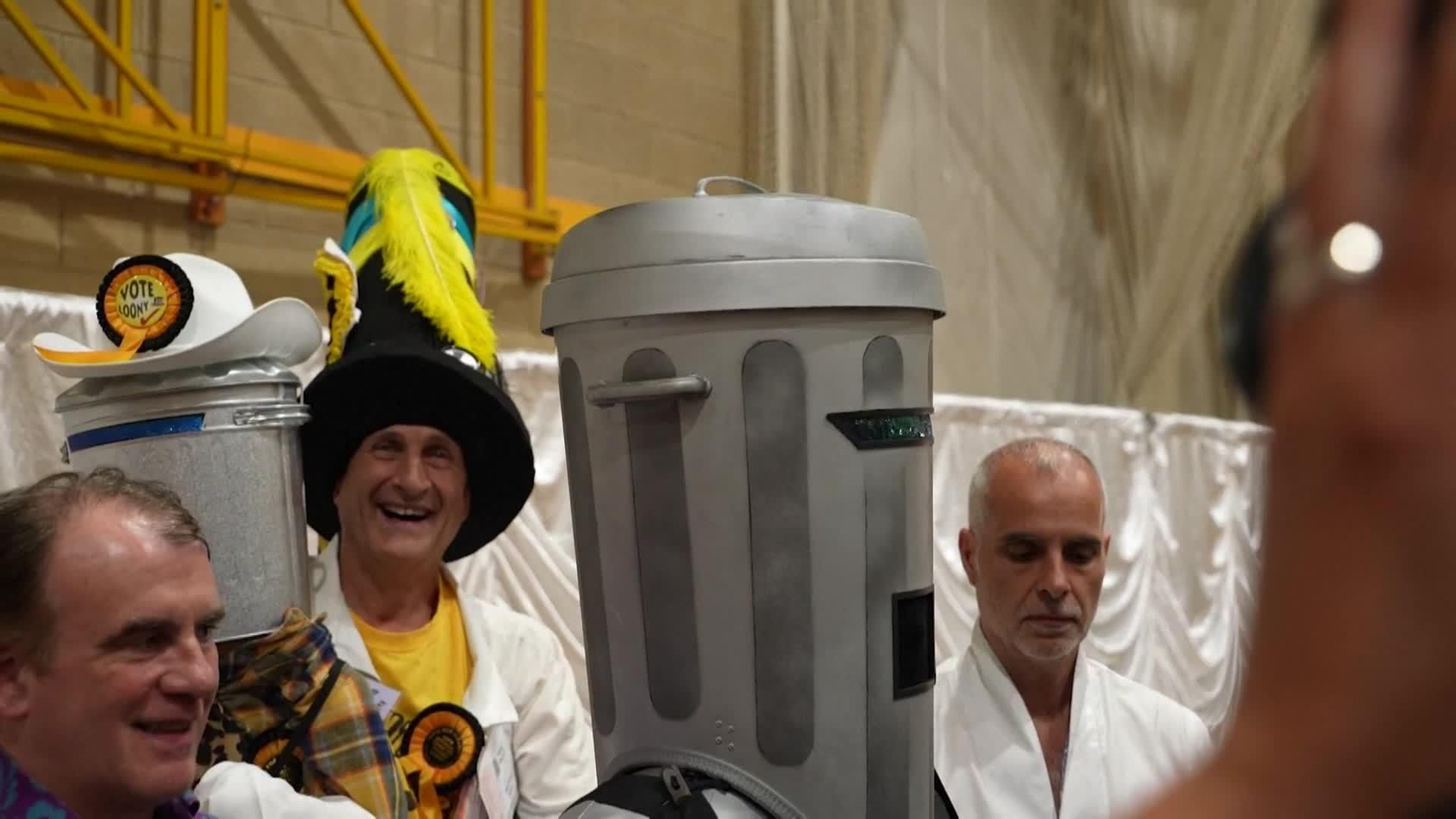 va farage vs conde cubo de basura