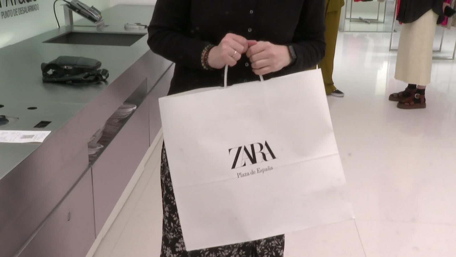va zara supera a nike