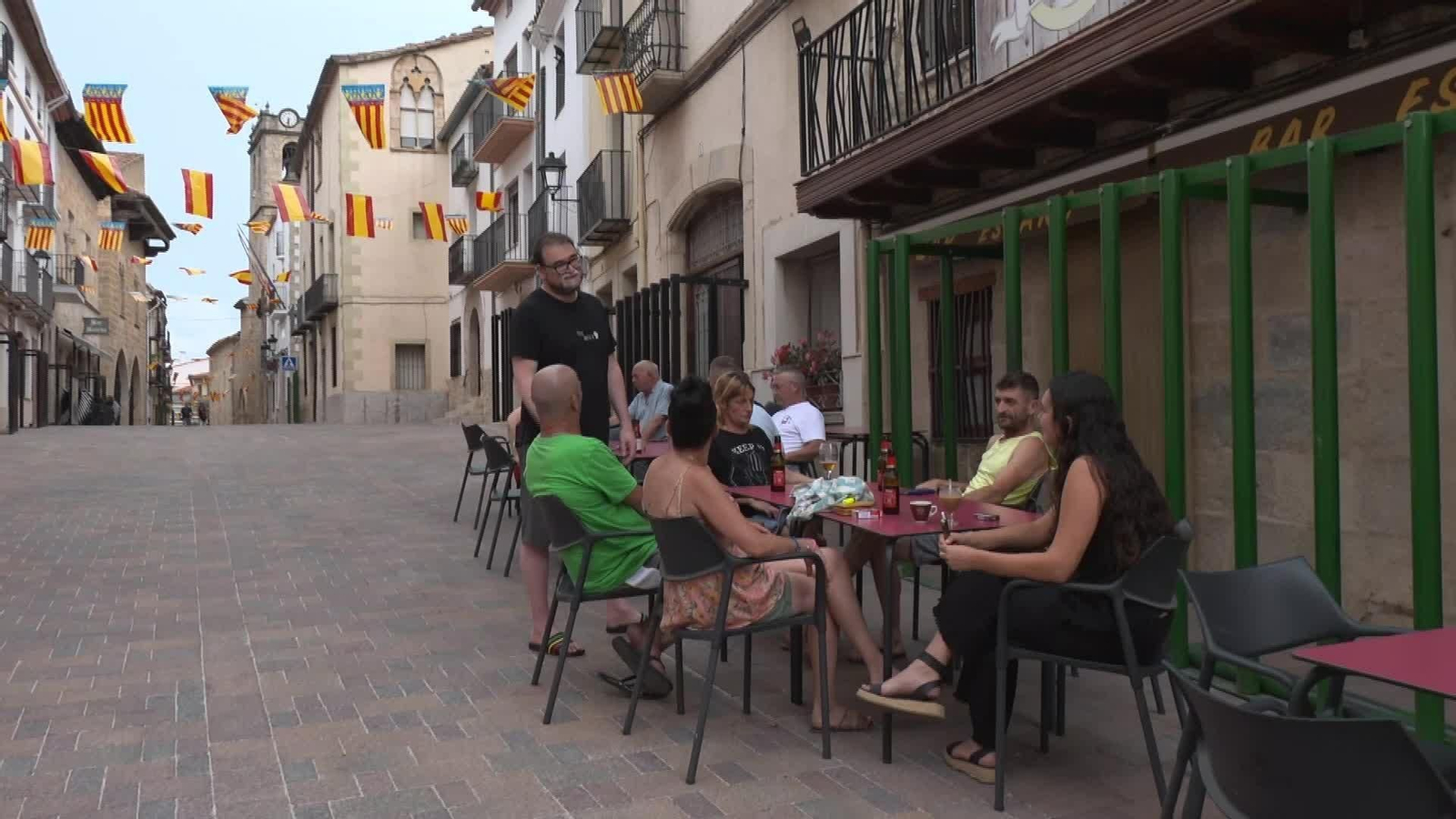 L070-CASTELLON REGRESAN EVACUADOS INCENDIO CATI