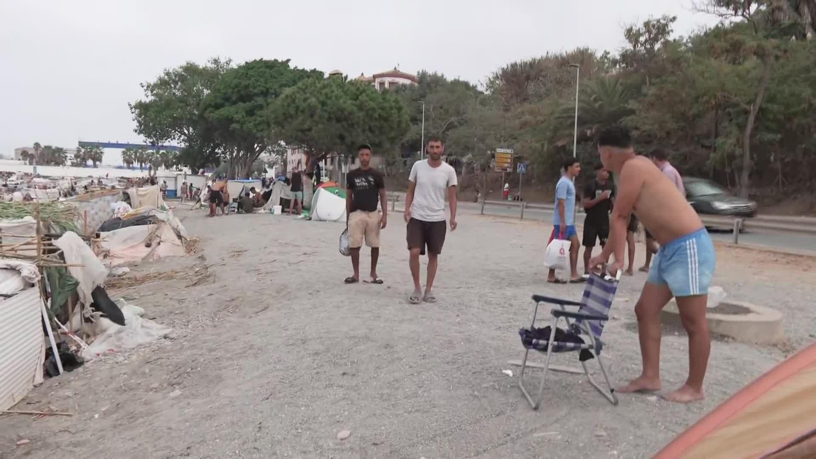V062-CEUTA SITUACION MIGRANTES PLAYA VIERNES TARDE