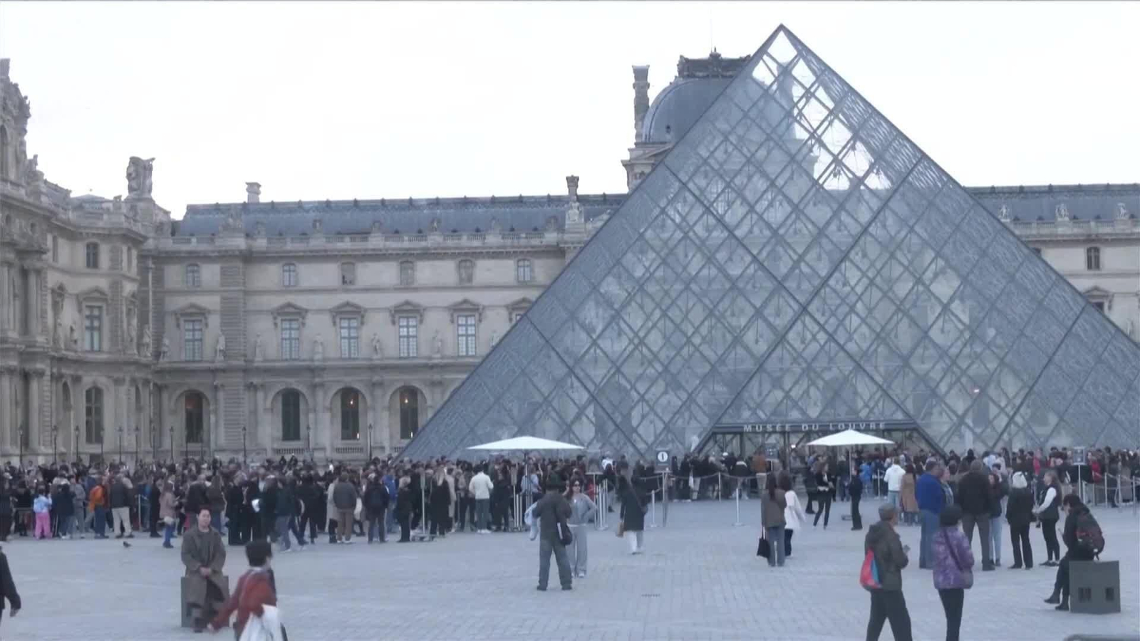 va reapertura louvre