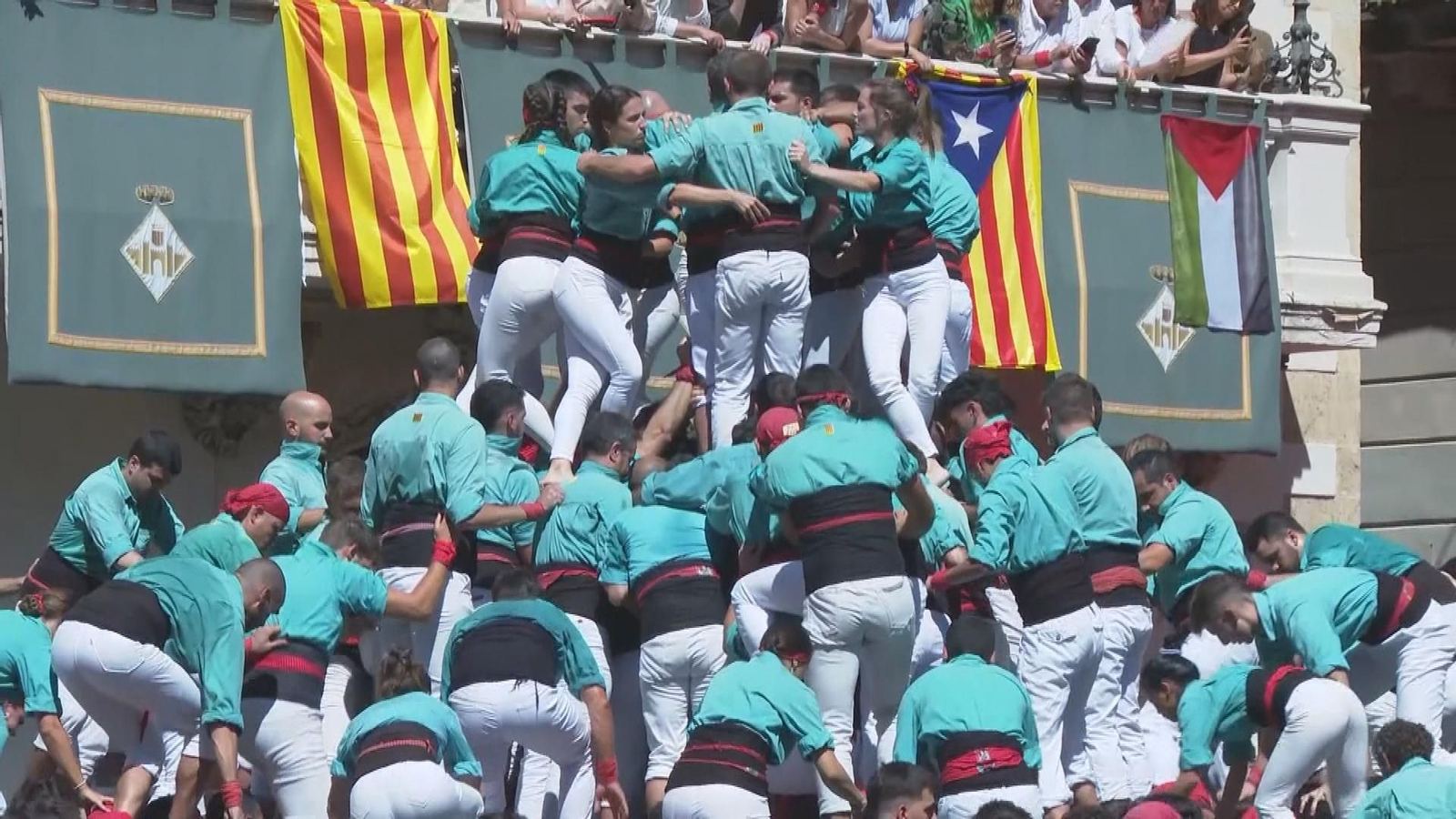 Vilafranca del Penedès vuelve a latir con su popular diada castellera