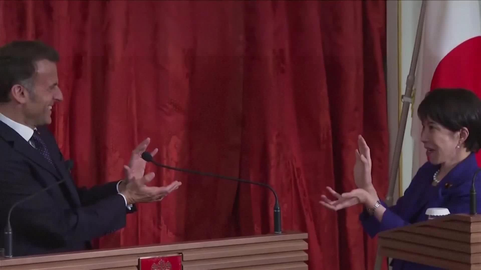 va macron y primera ministra japon imitan goku