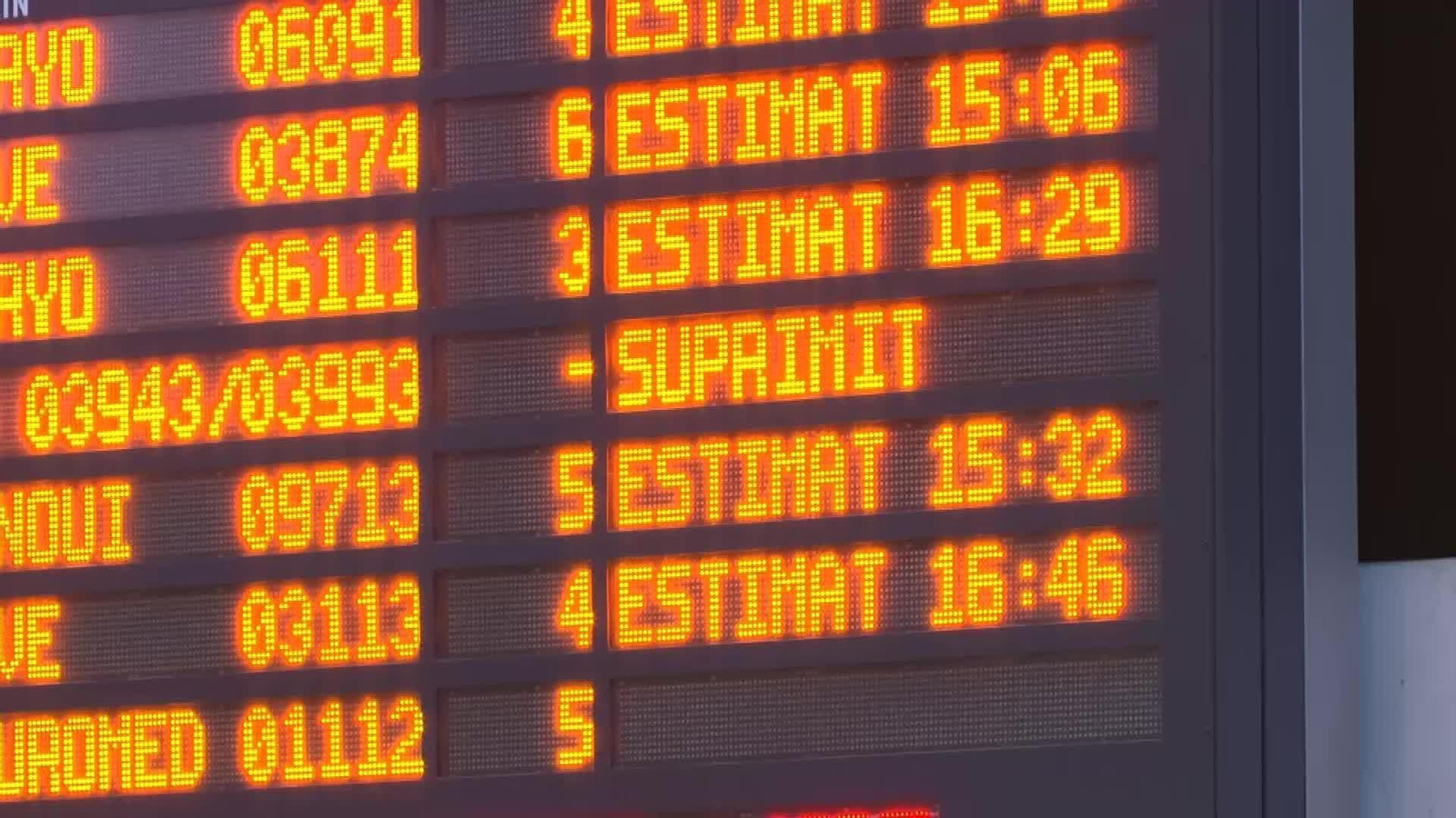 X063-BARCELONA RETRASOS AVE TARDE