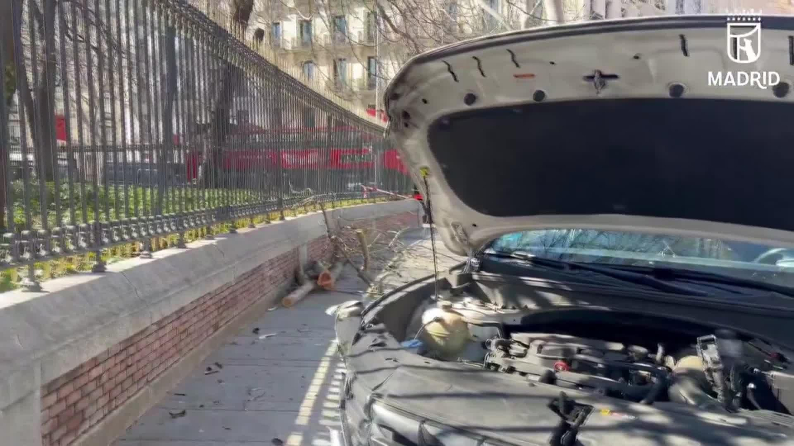 M084-MADRID ACCIDENTE RETIRO EMERGENCIAS