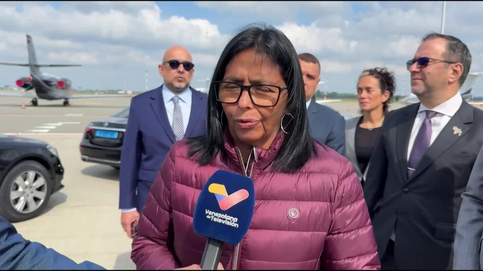 va delcy rodriguez llega a la haya