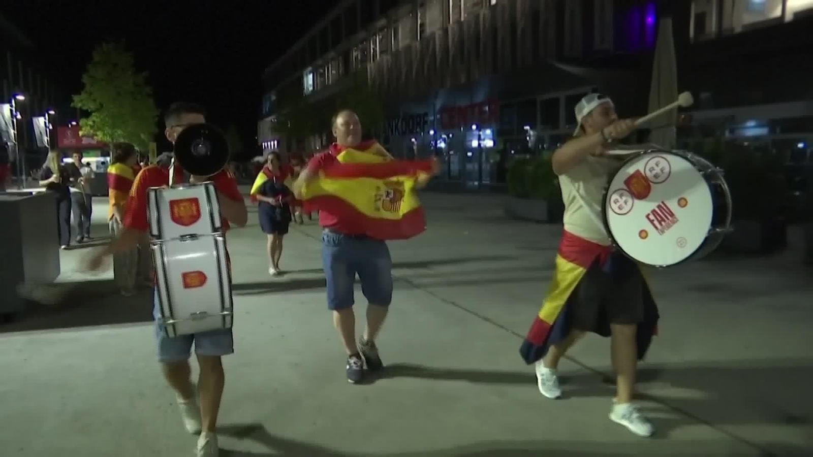 S607-SUIZA AFICIONADOS CELEBRAN VICTORIA ESPAÑA