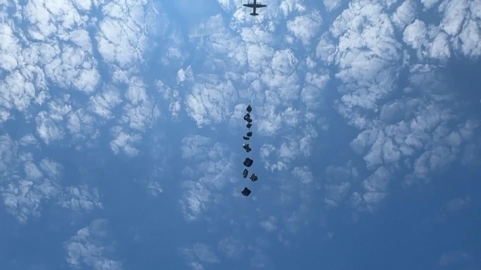 L051-GAZA AYUDA AEREA L051-GAZA AYUDA AEREA