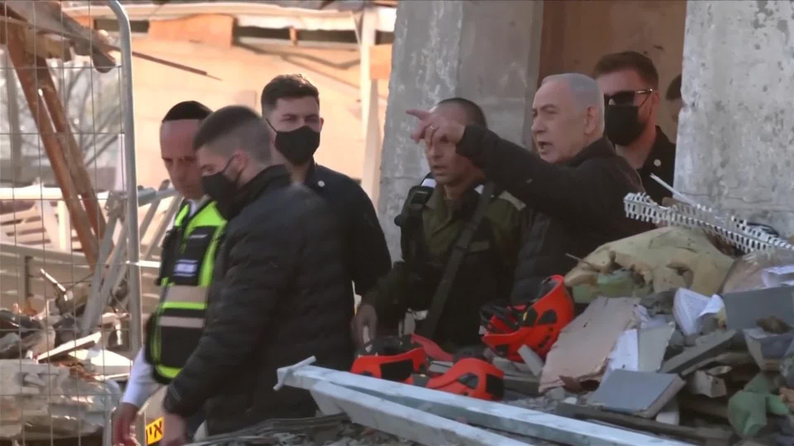 L070-ISRAEL NETANYAHU VISITA ZONA BOMBARDEOS