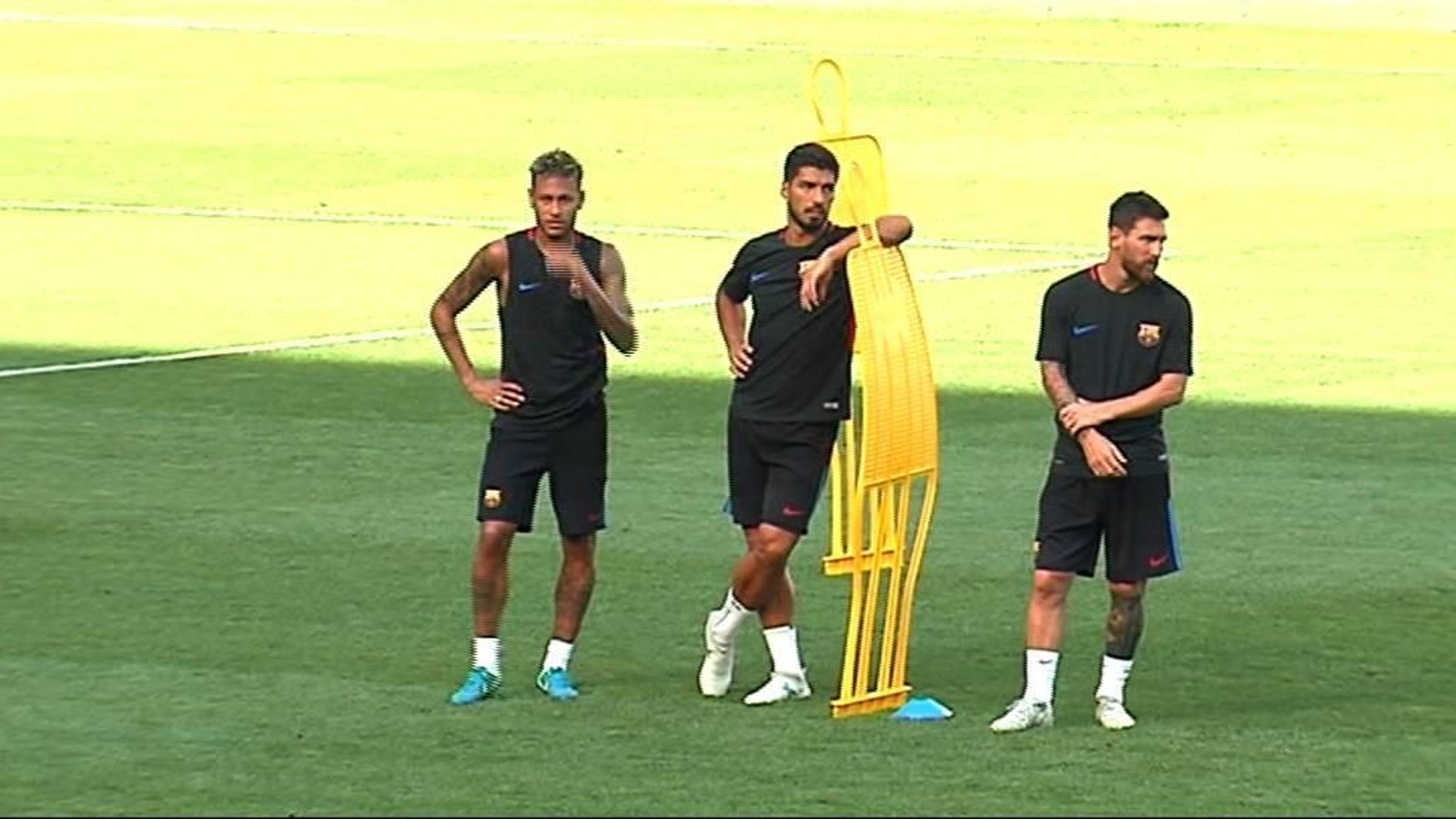 Messi, Neymar y Suárez levantan pasiones en el Red Bull Arena de Nueva Jersey Messi, Neymar y Suárez levantan pasiones en el Red Bull Arena de Nueva Jersey