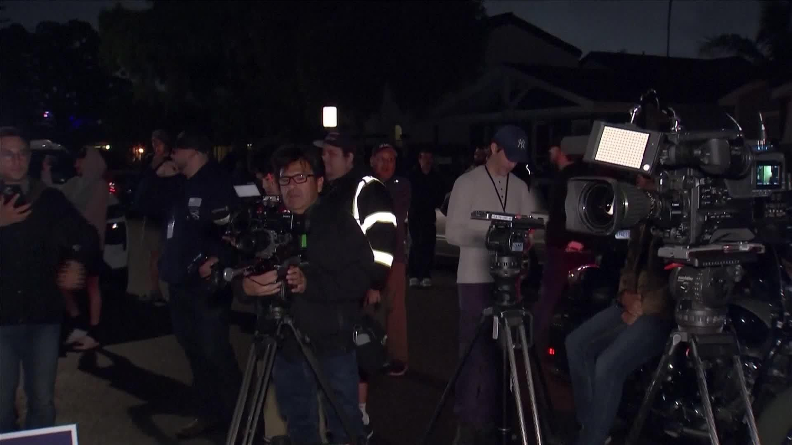 D003-EEUU REGISTRO CASA DETENIDO TIROTEO