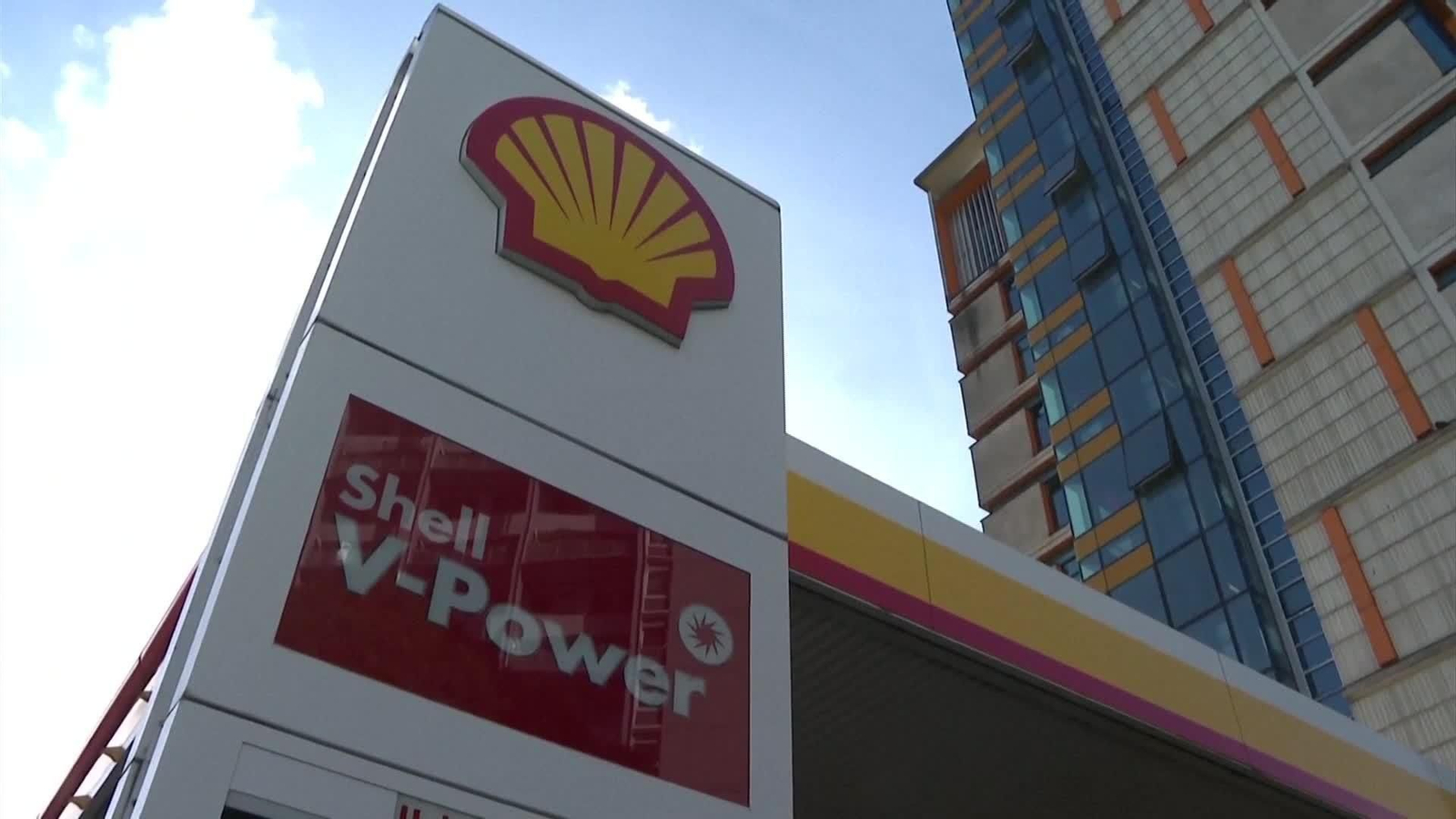 V089-REINO UNIDO EL COMBUSTIBLE LLEGA A LA BARRERA DE LAS 2 LIBRAS
