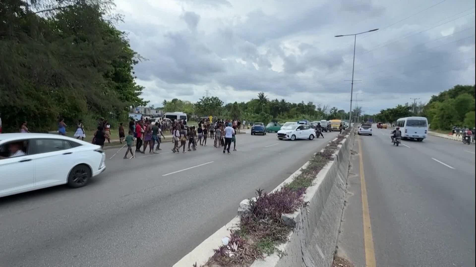 V057-CUBA PROTESTAS CONTRA LOS CORTES DE LUZ