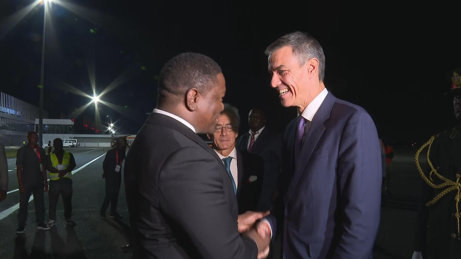 L024-ANGOLA LLEGADA PEDRO SANCHEZ