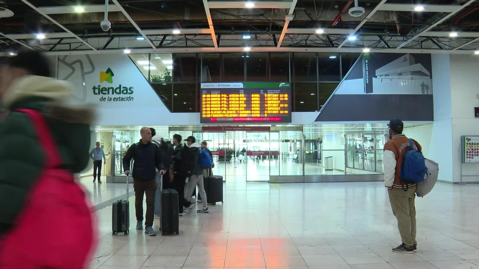 X056-BARCELONA Y MADRID CABREO POR PARADA AVE