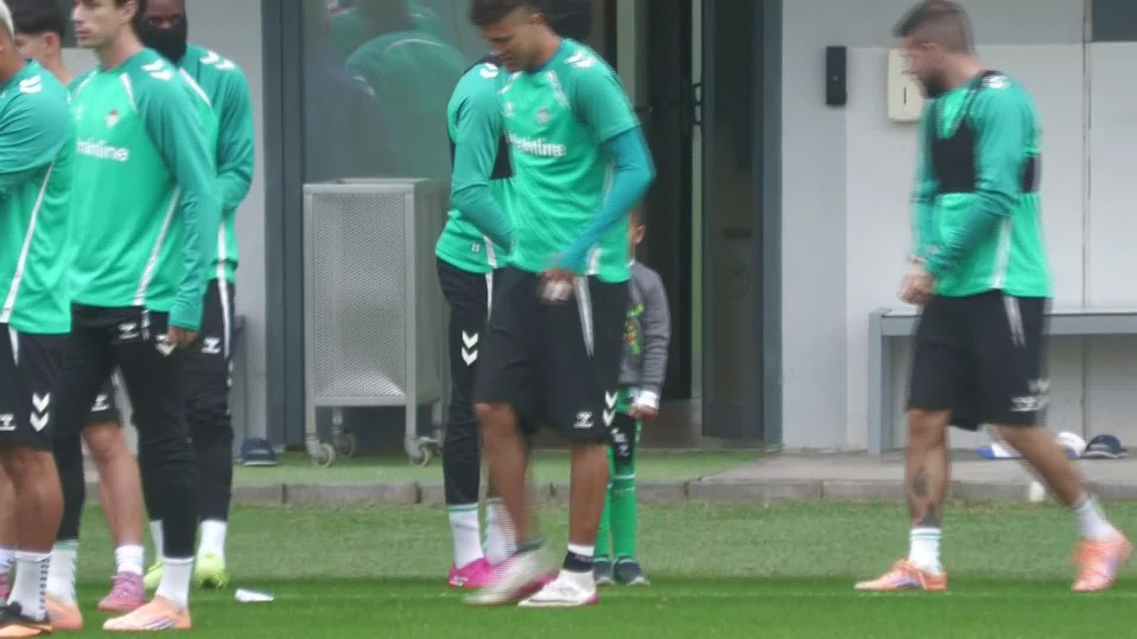 V041-SEVILLA ENTRENAMIENTO Y RP BETIS