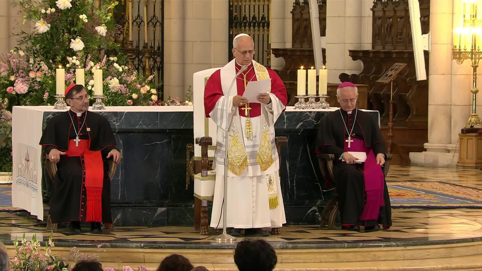 L089-MADRID ORACION Y HOMENAJE ALMUDENA PAPA