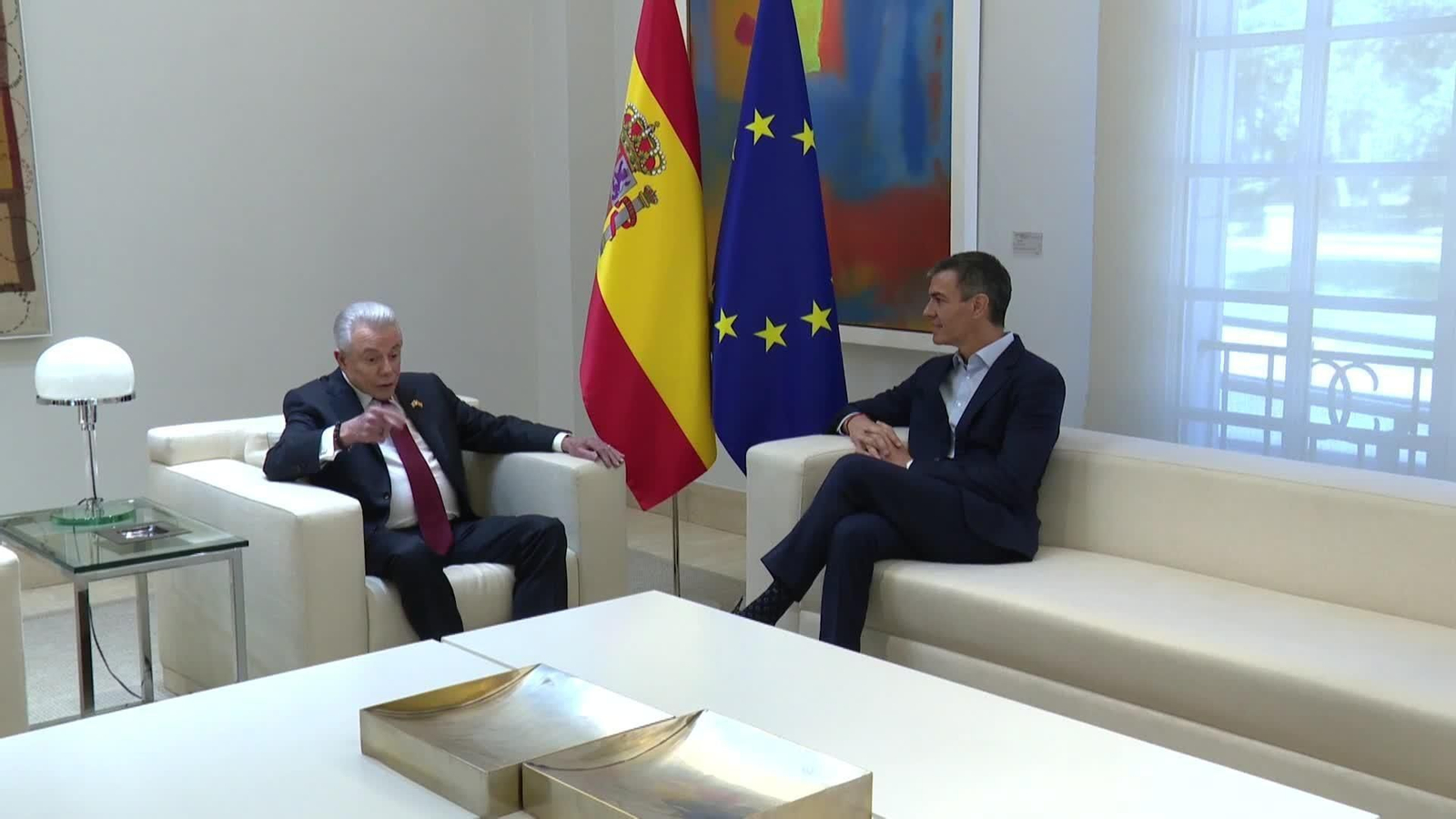 va sanchez con embajador usa