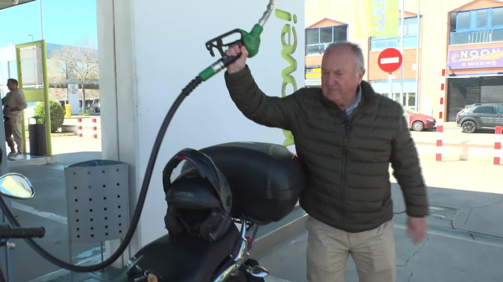 L064-SEVILLA GASOLINA NO BAJA DE PRECIO