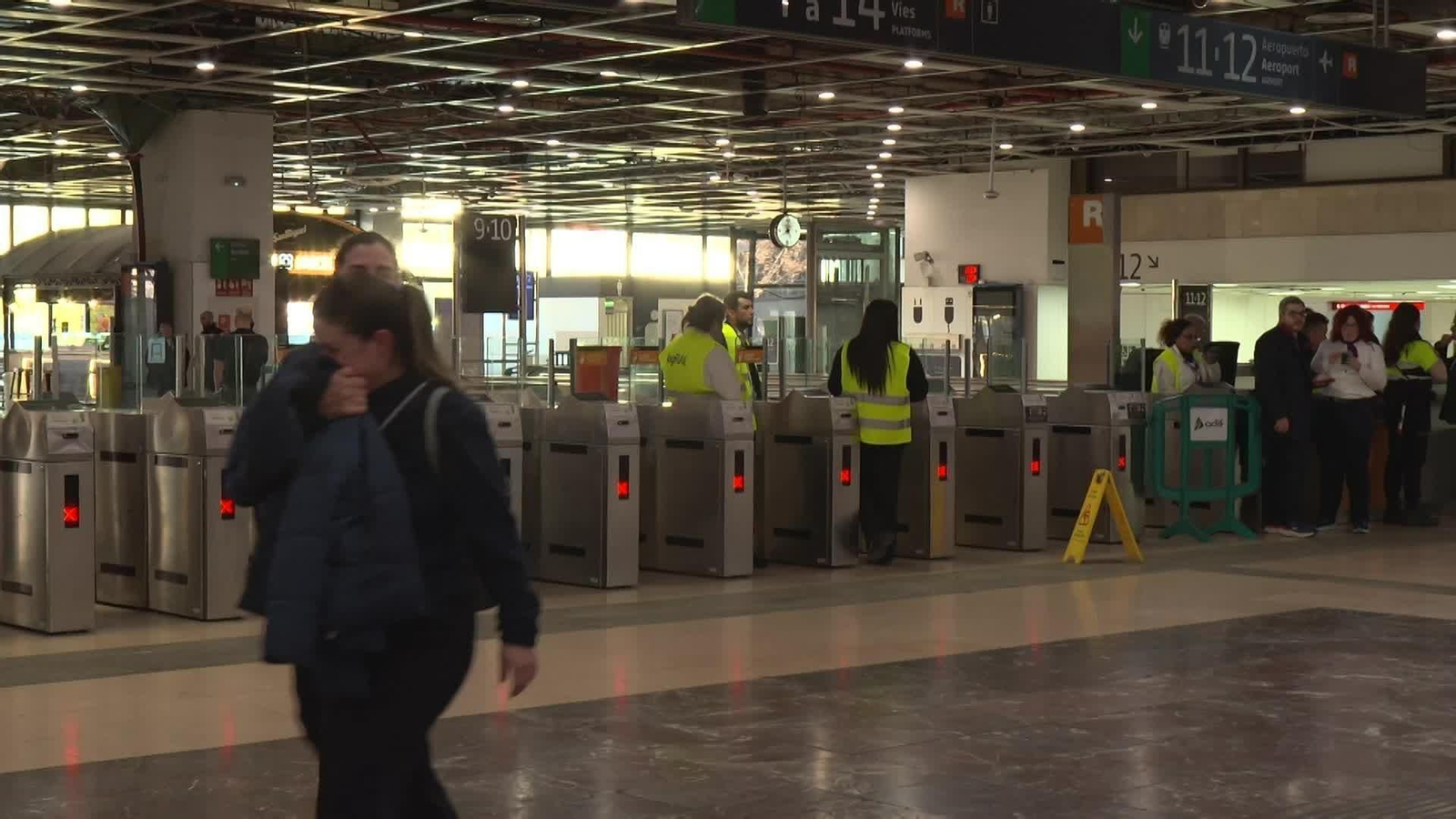 J072-BARCELONA AMBIENTE ESTACION SANTS TARDE