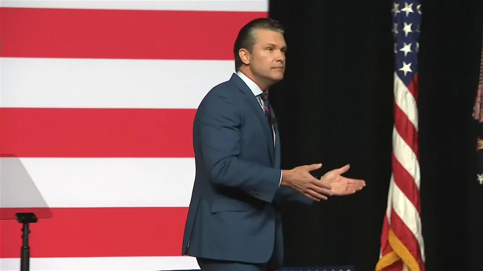 web trump con ejercito