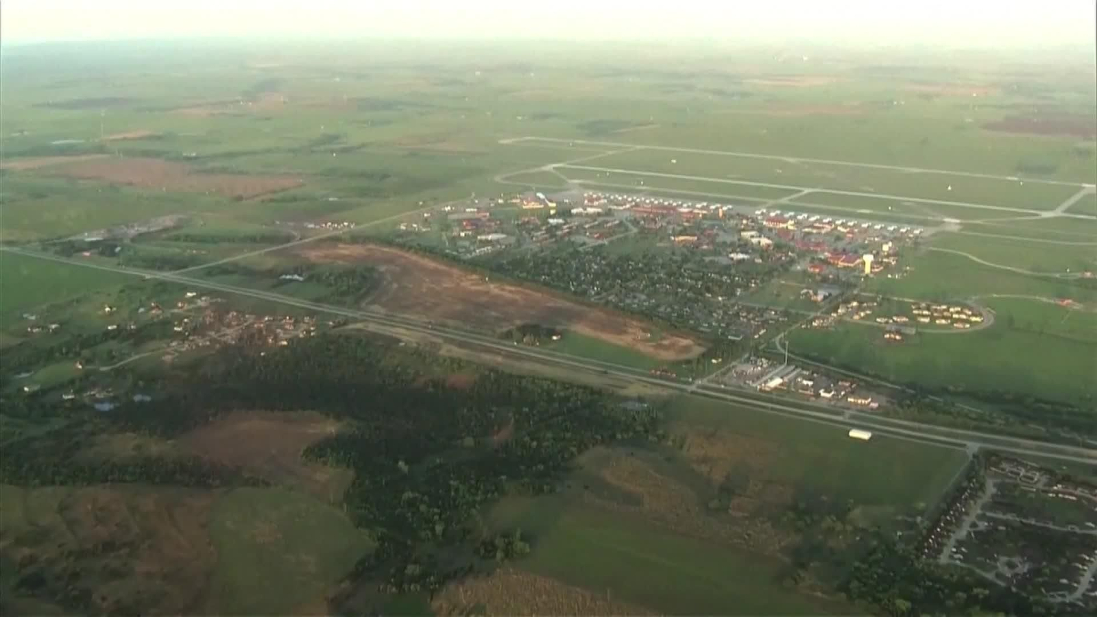 V066-EEUU DAÑOS TORNADOS EN OKLAHOMA