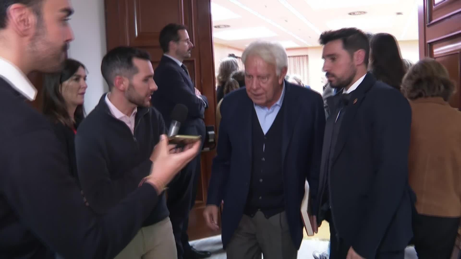 J079-J076-MADRID CONGRESO SALIDAS PRESENTACIÓN LIBRO RUBALCABA