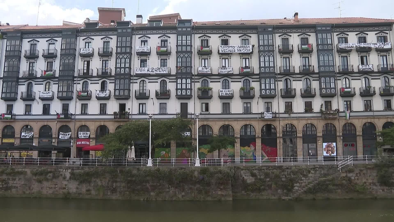 V051-BILBAO PROTESTA VECINAL POR RUIDO TERRAZAS