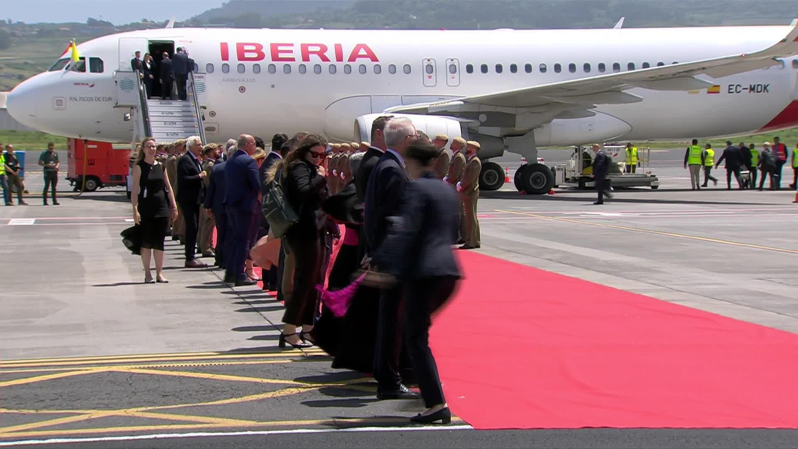 V024-TENERIFE PAPA DESPEDIDA AEROPUERTO LOS RODEOS