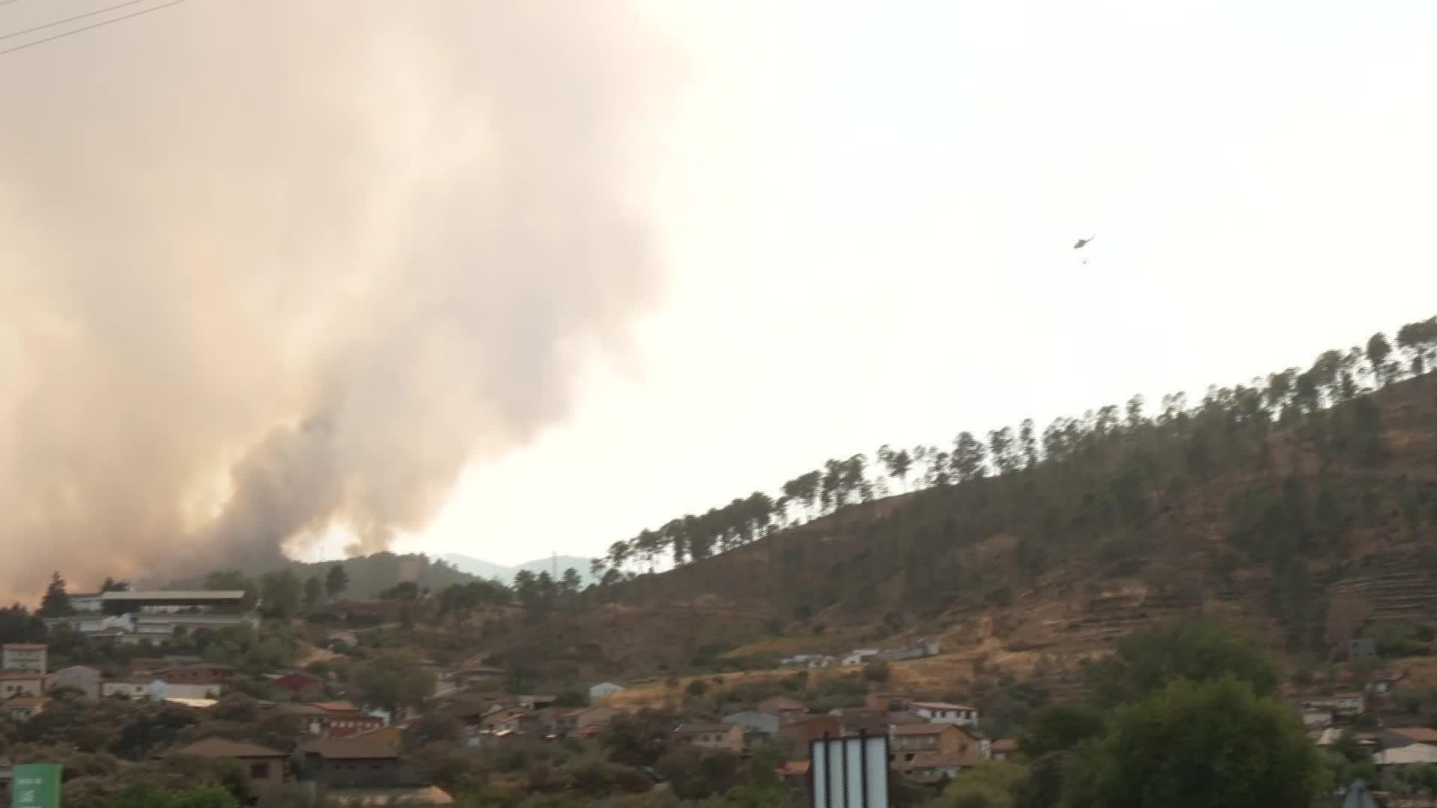 X071-CÁCERES INCENDIO LAS HURDES TARDE