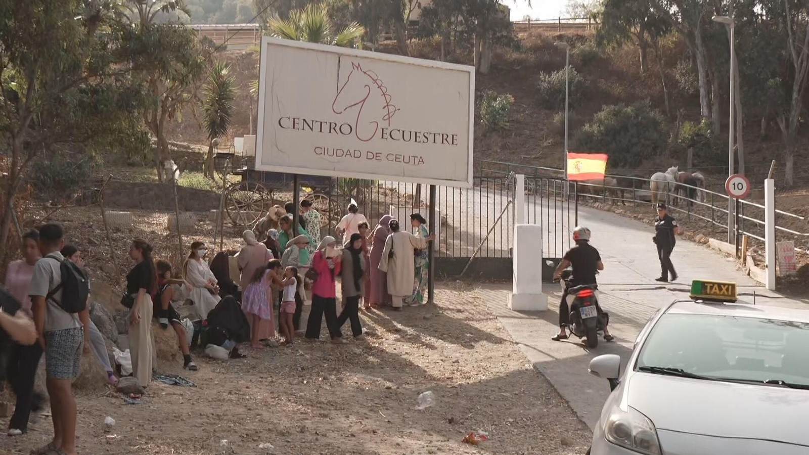 L069 CEUTA CENTRO ECUESTRE Y REPARTO COMIDA EN TRAMPOLIN frame 282