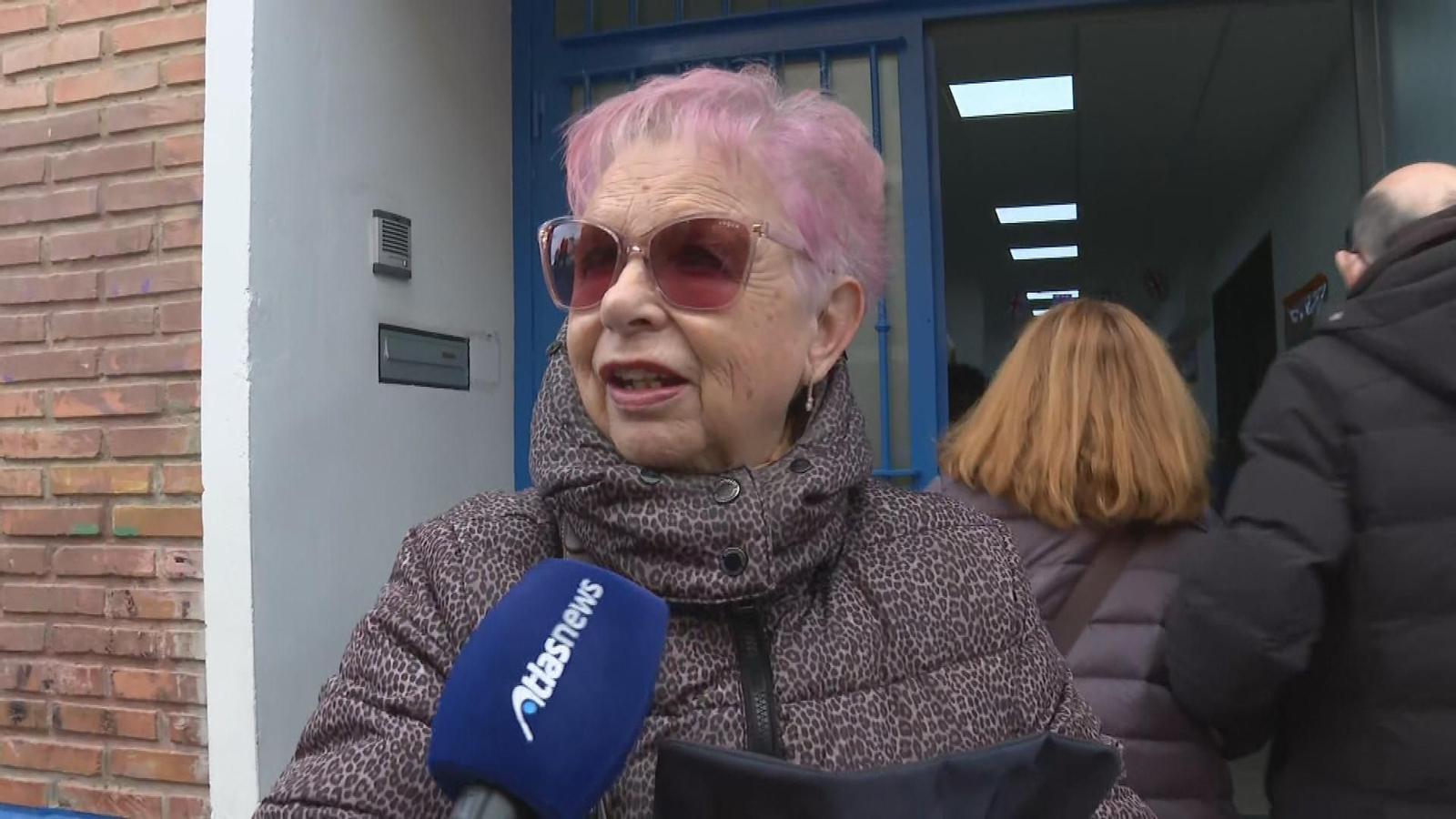 Reacciones de ciudadanos tras votar en Zaragoza