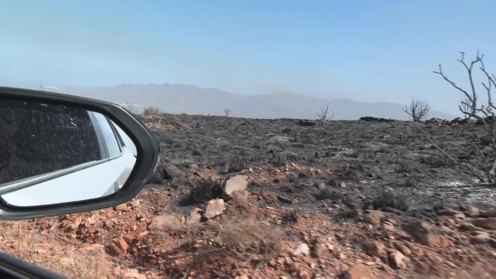 V095-ALMERIA COCHES CALCINADOS INCENDIO LOS GALLARDOS