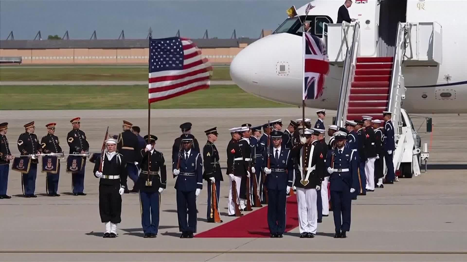 V005-ESTADOS UNIDOS SALIDA REY CHARLES HACIA BERMUDAS