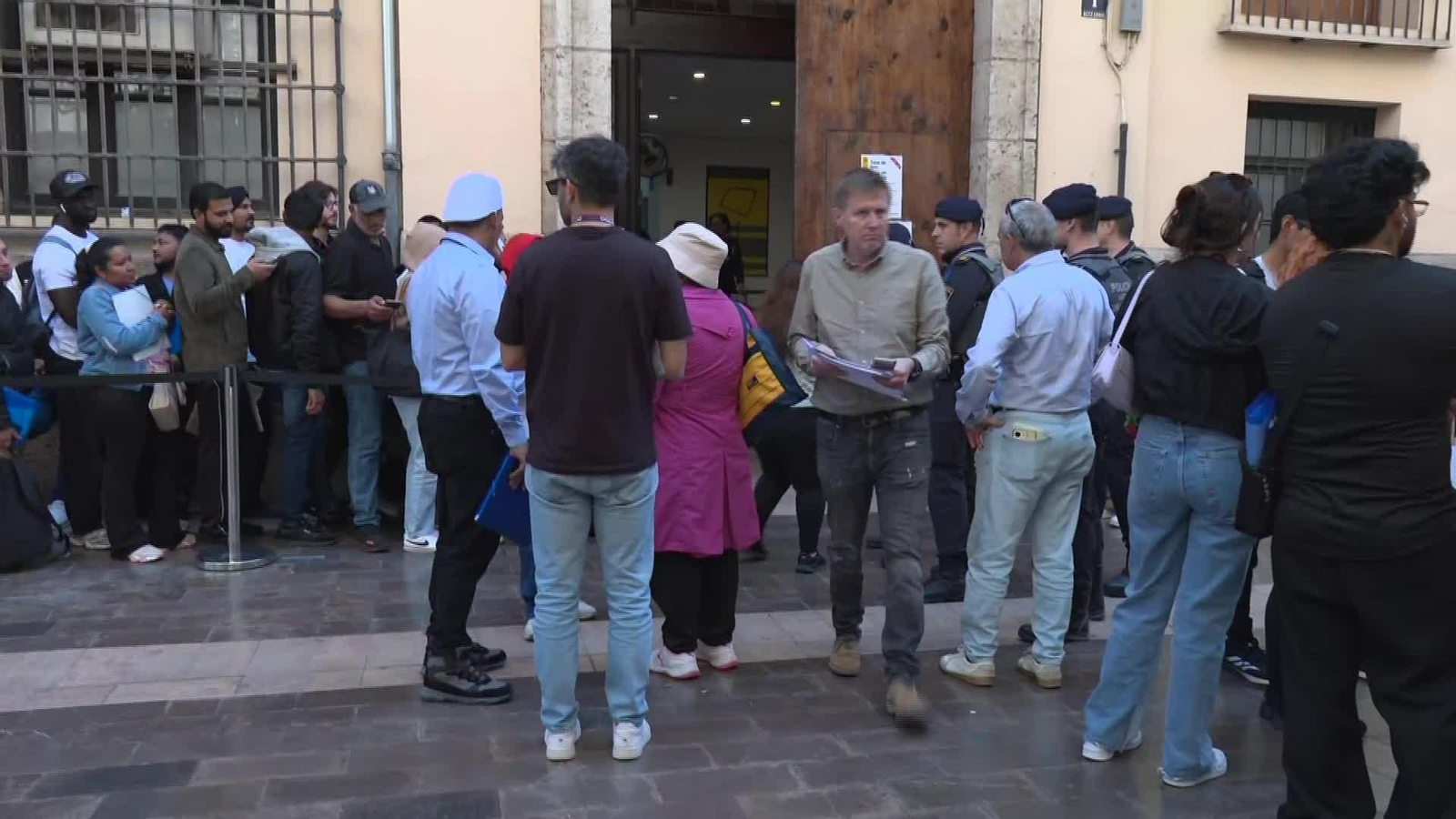 V050-VALENCIA COLAS REGULARIZACION INMIGRANTES