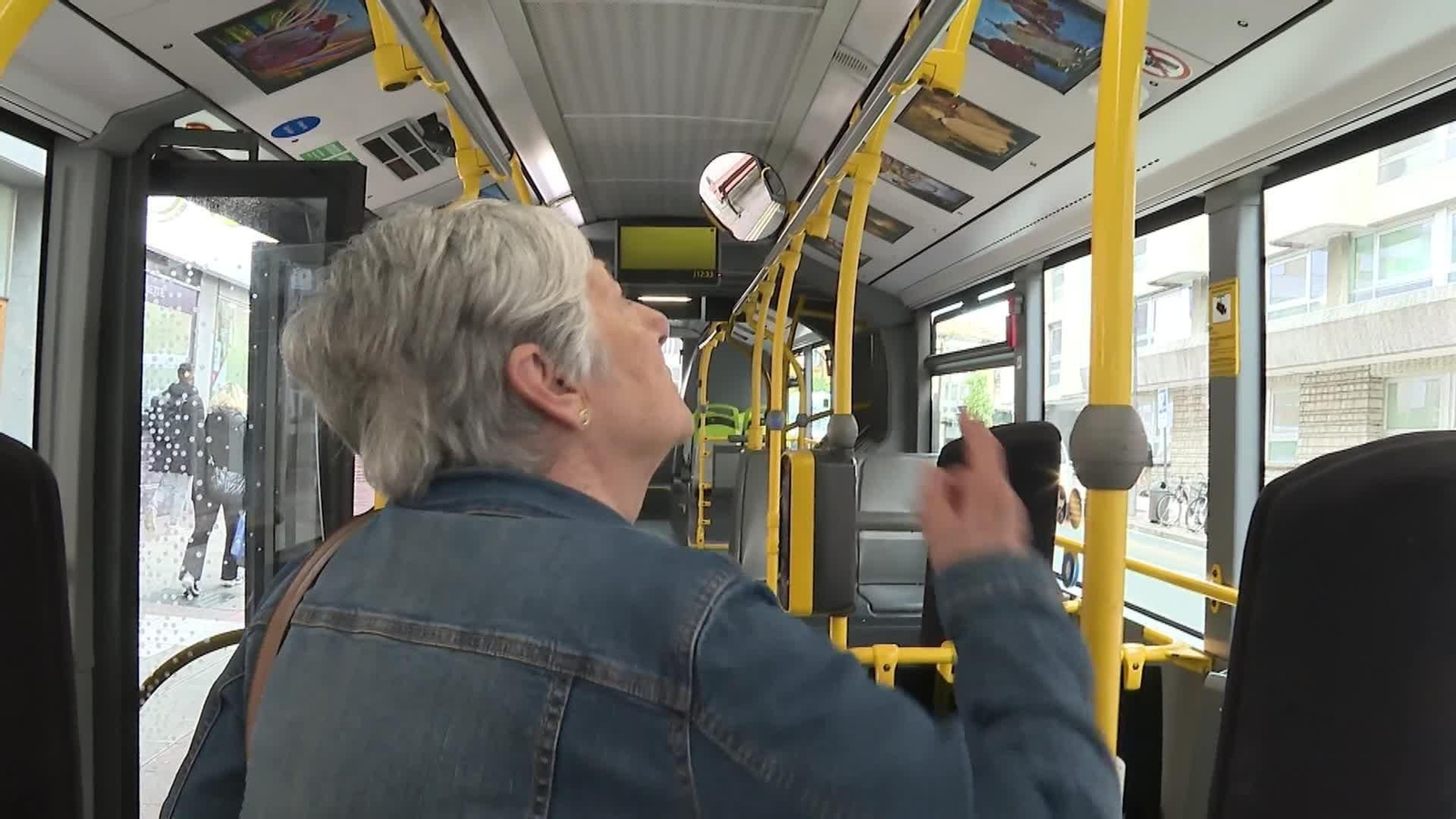 El autobús 129 de Vitoria se transforma en un museo sobre ruedas