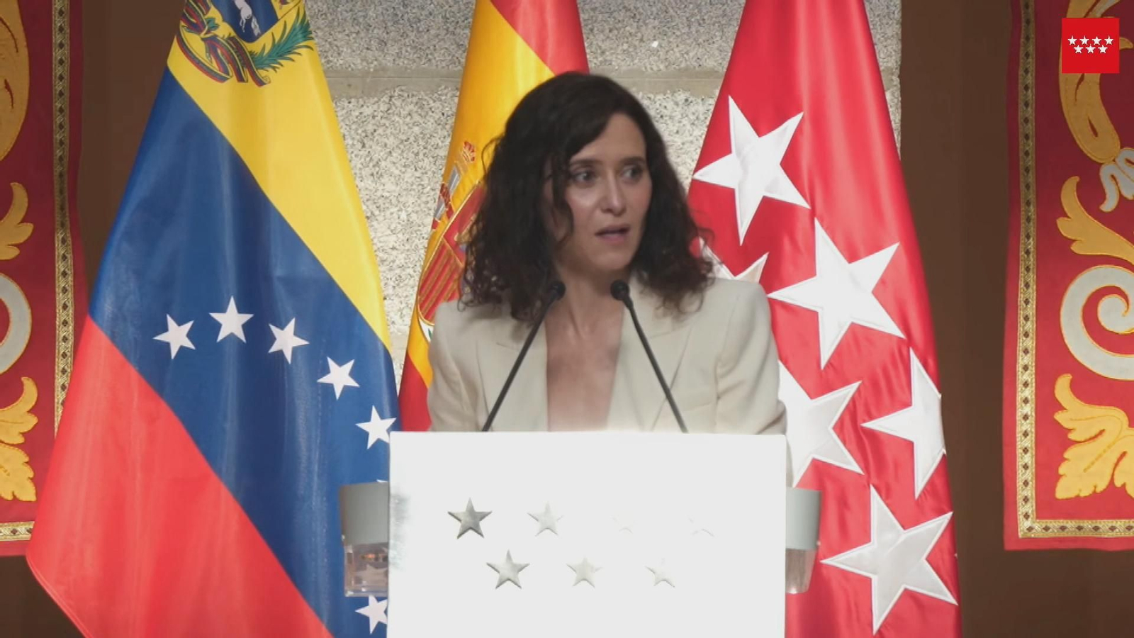 Ayuso dice que Corina Machado "pasará a la historia por ser la primera presidenta de Venezuela"