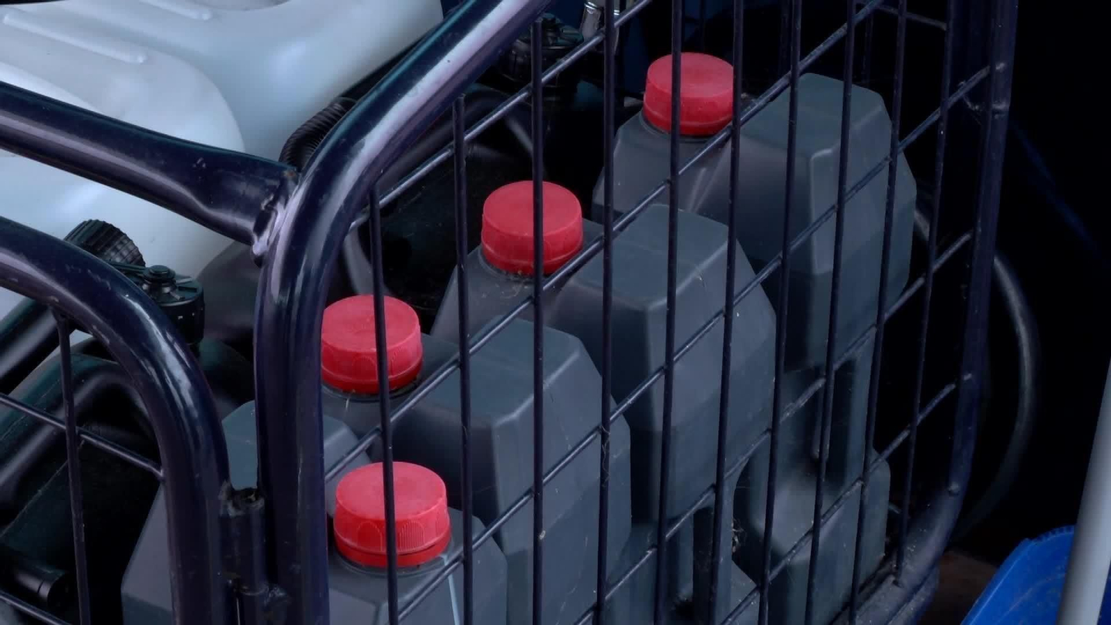 J031-OURENSE ACUMULACION BIDONES GASOLINA