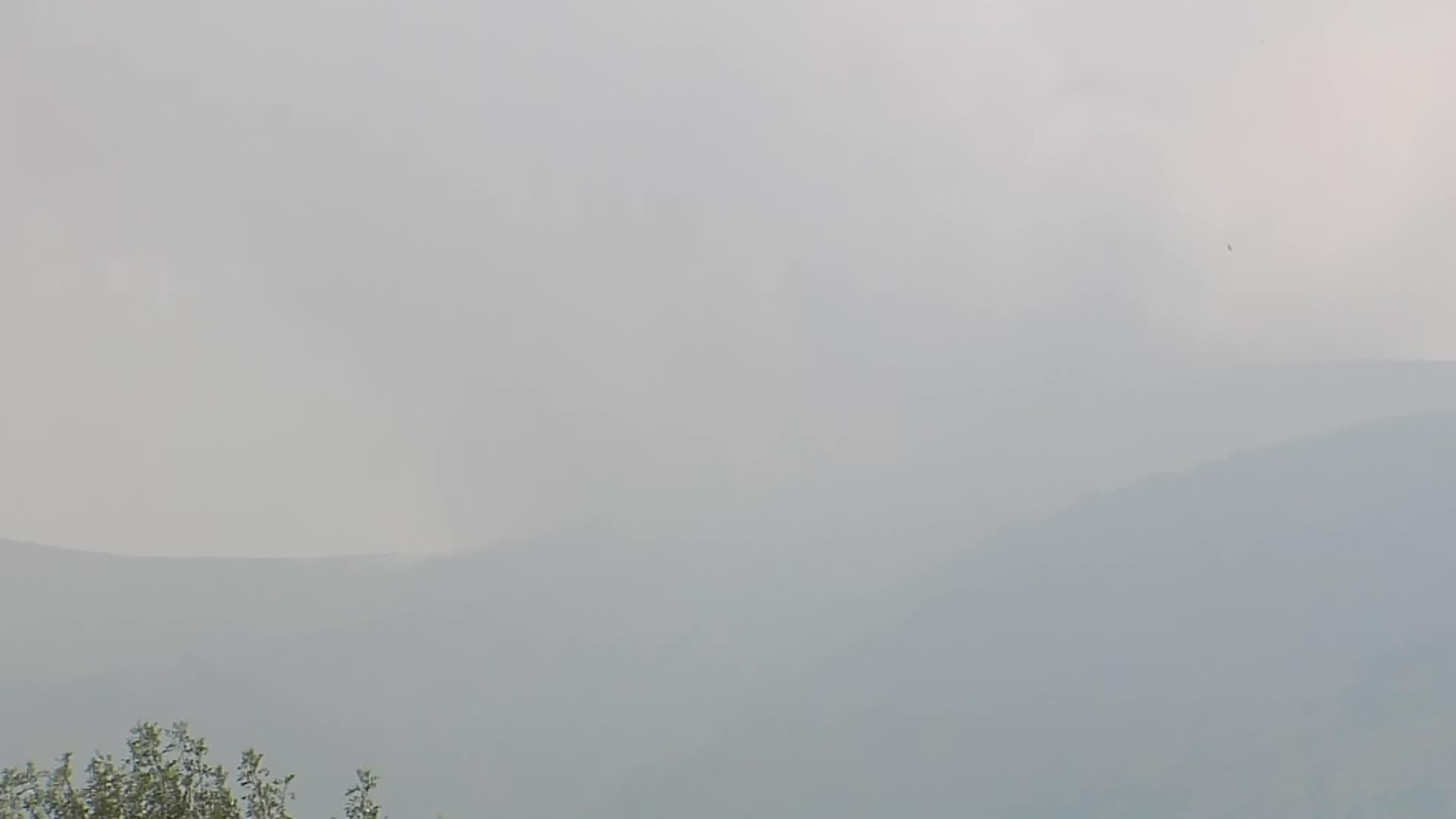 S044-CACERES JARILLA INCENDIO VECINOS VUELVEN AL PUEBLO