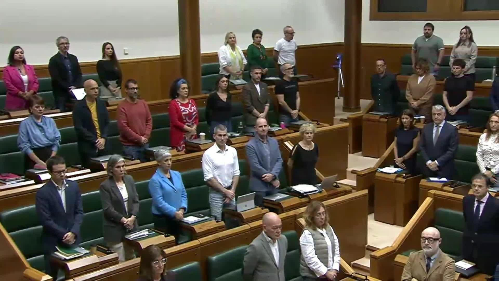 va minuto silencio parlamento vasco