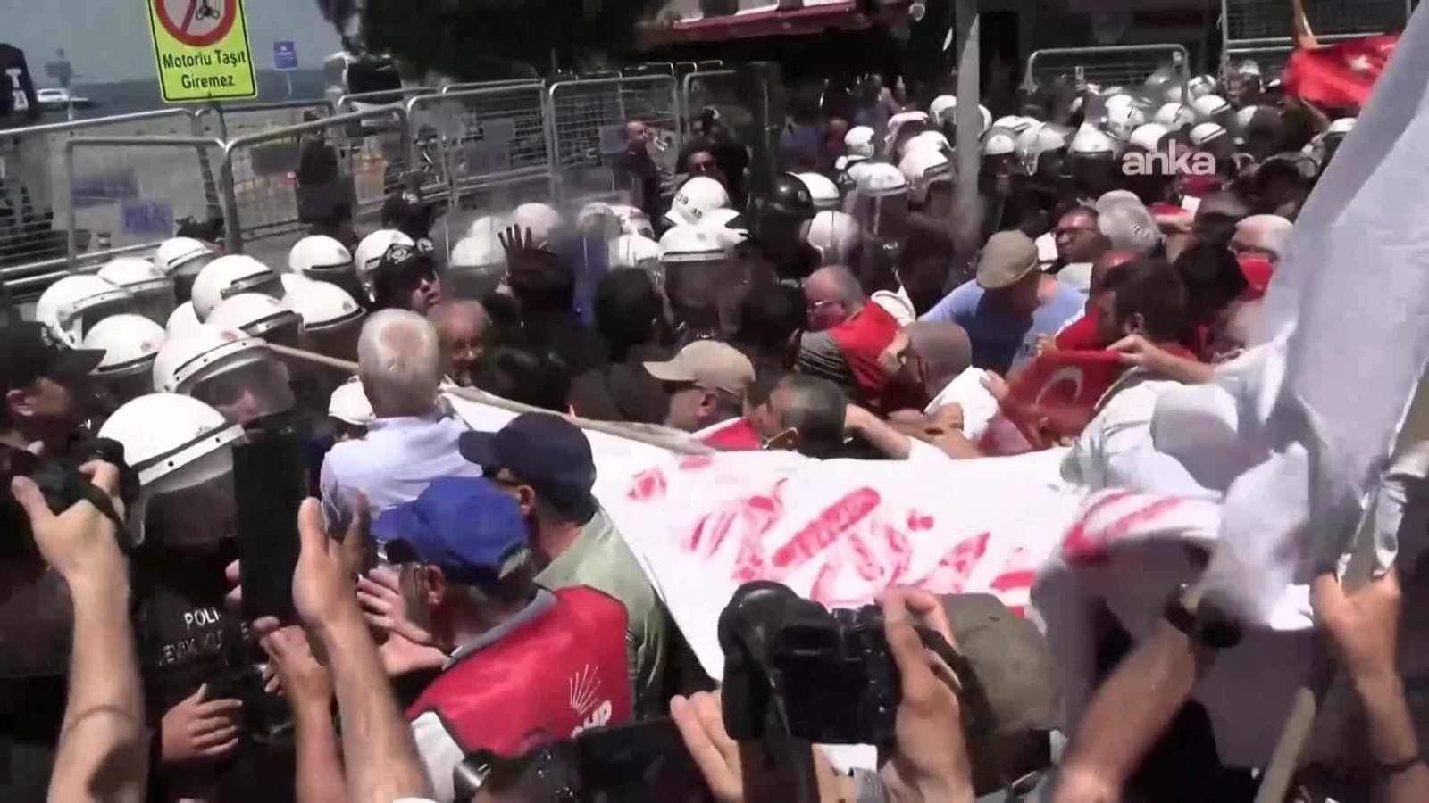 M064-TURQUIA MANIFESTACIÓN OPOSICION GOBIERNO