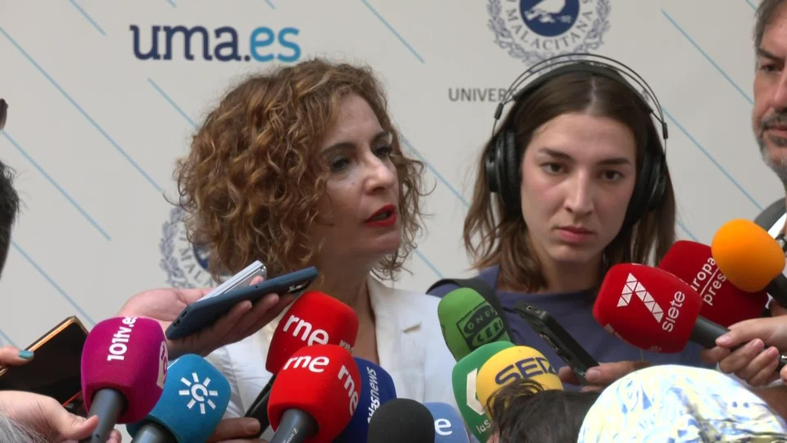 Montero pide explicaciones al PP sobre la imputación de Cristóbal Montoro Montero pide explicaciones al PP sobre la imputación de Cristóbal Montoro