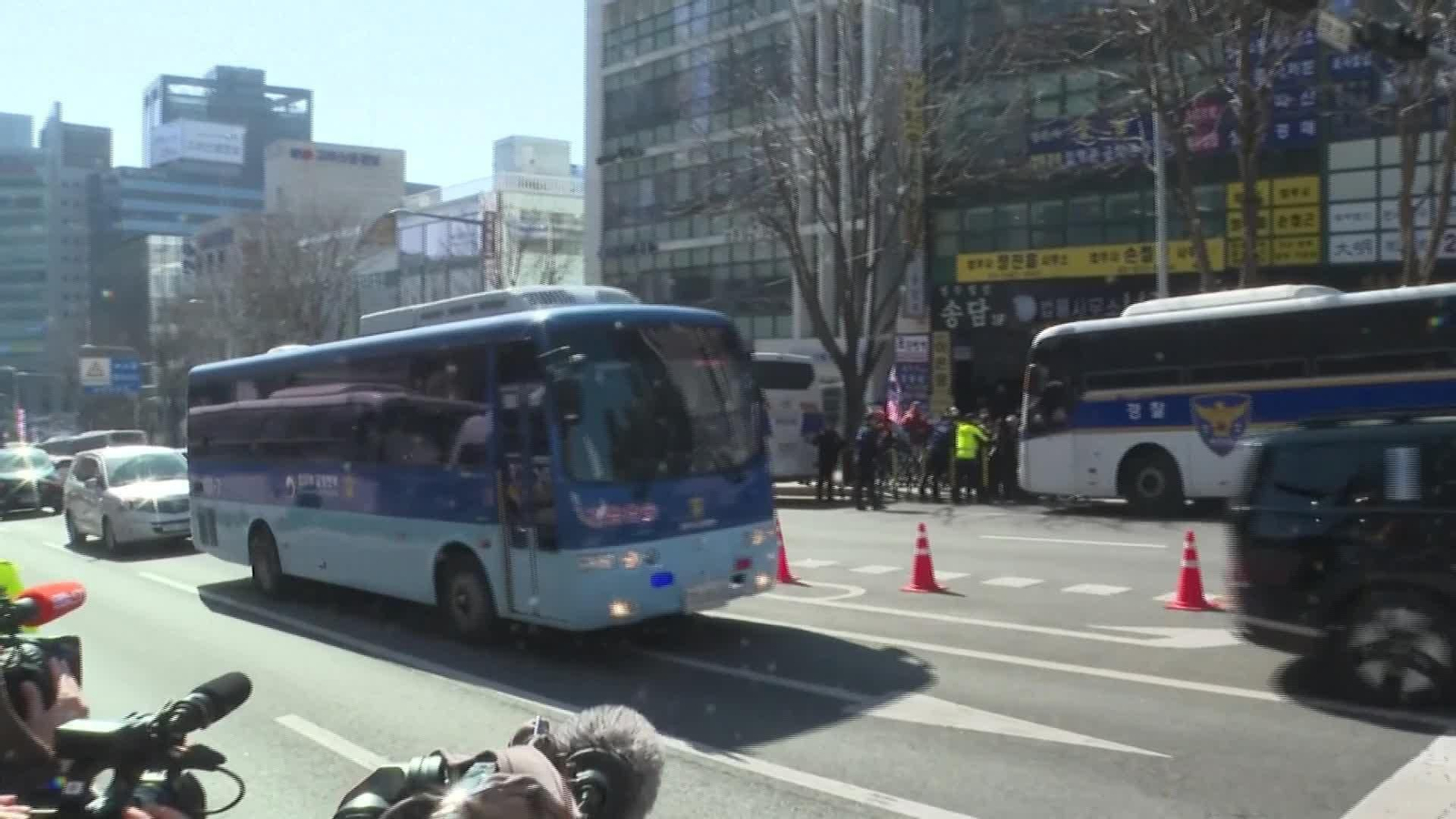 J009-COREA DEL SUR EXPRESIDENTE LLEGA AL JUZGADO