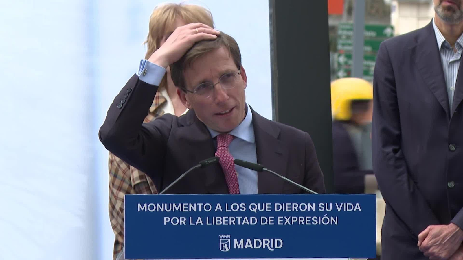 va almeida cagada paloma