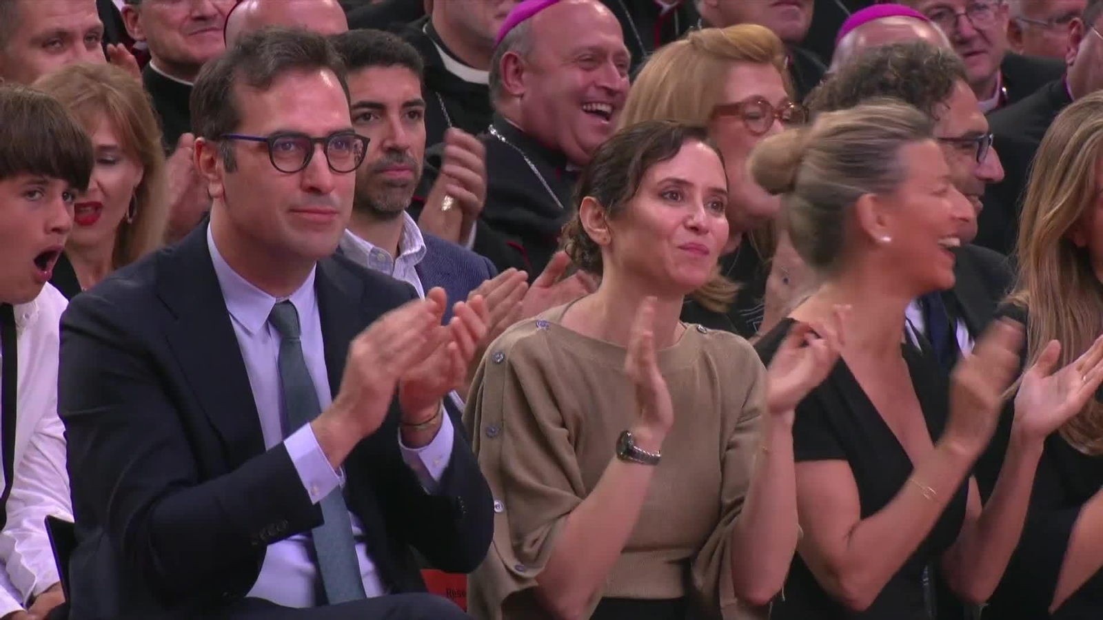 va papa acto movistar arena ok