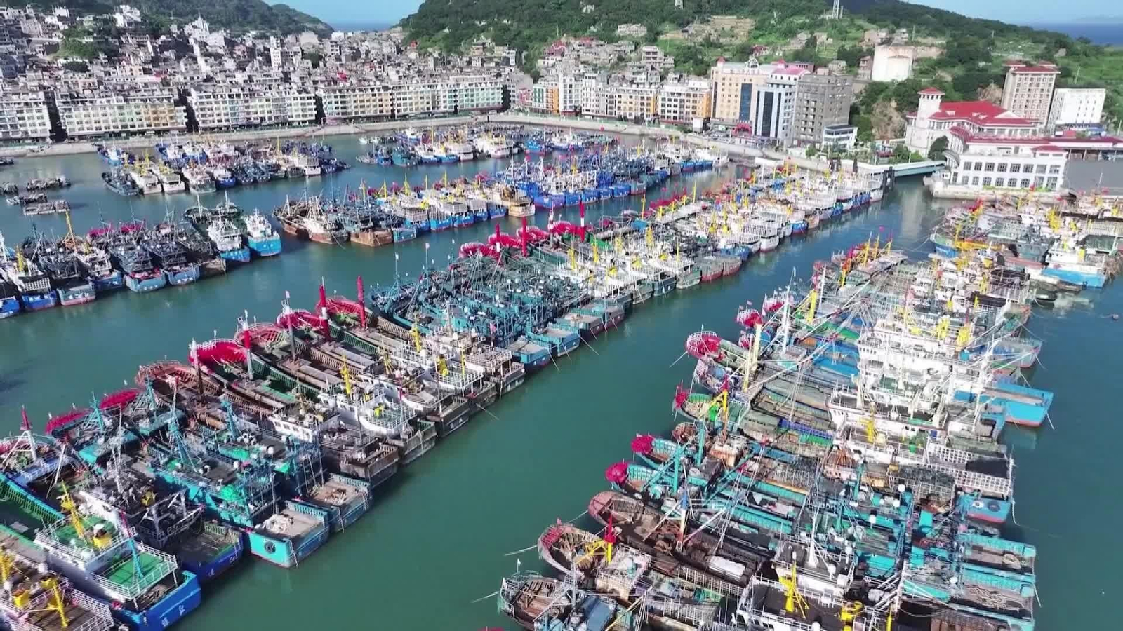 S004-CHINA FUJIAN SE PREPARA ANTE LA LLEGADA DEL TIFON BAVI