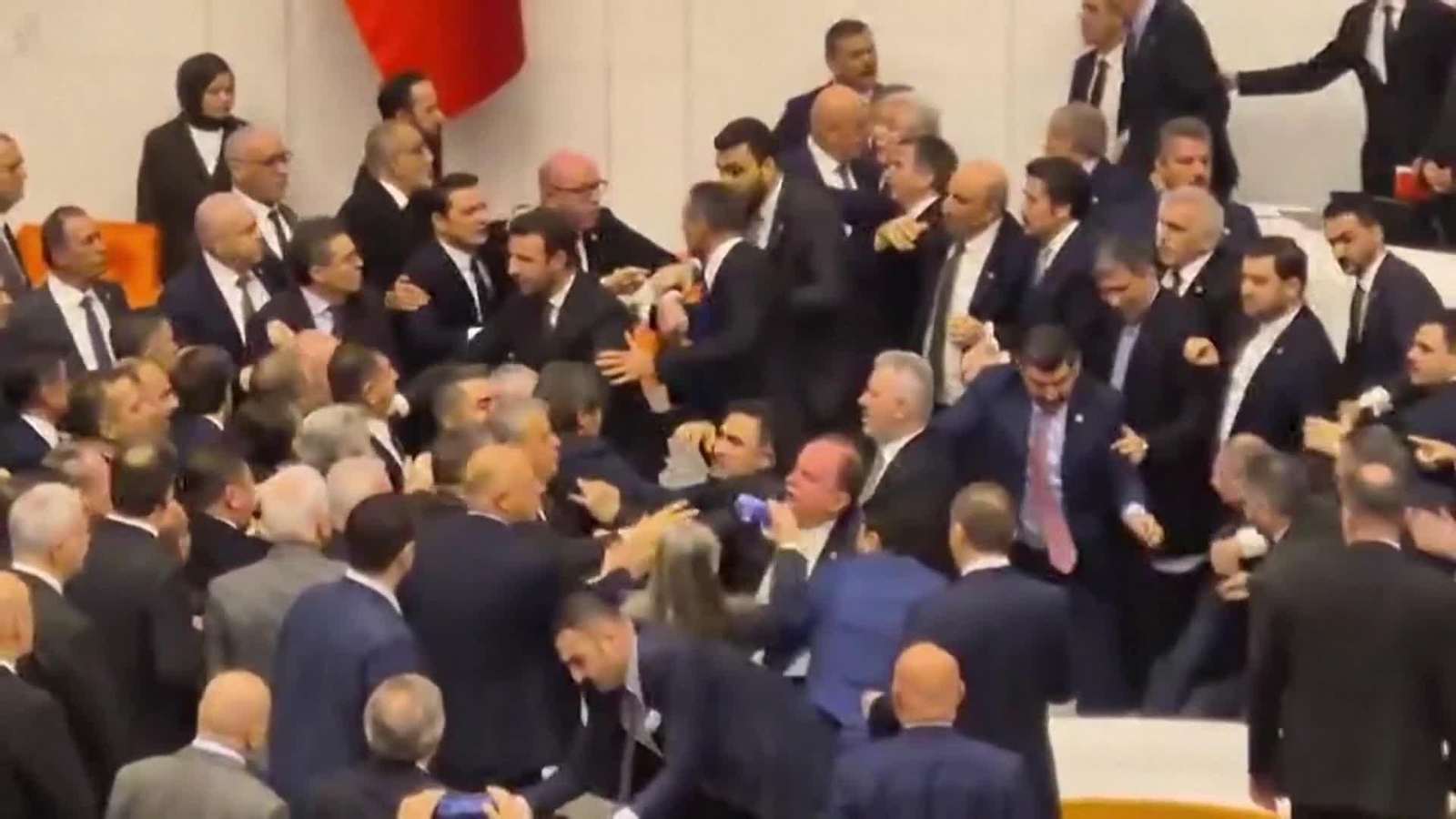 va pelea parlamento turco