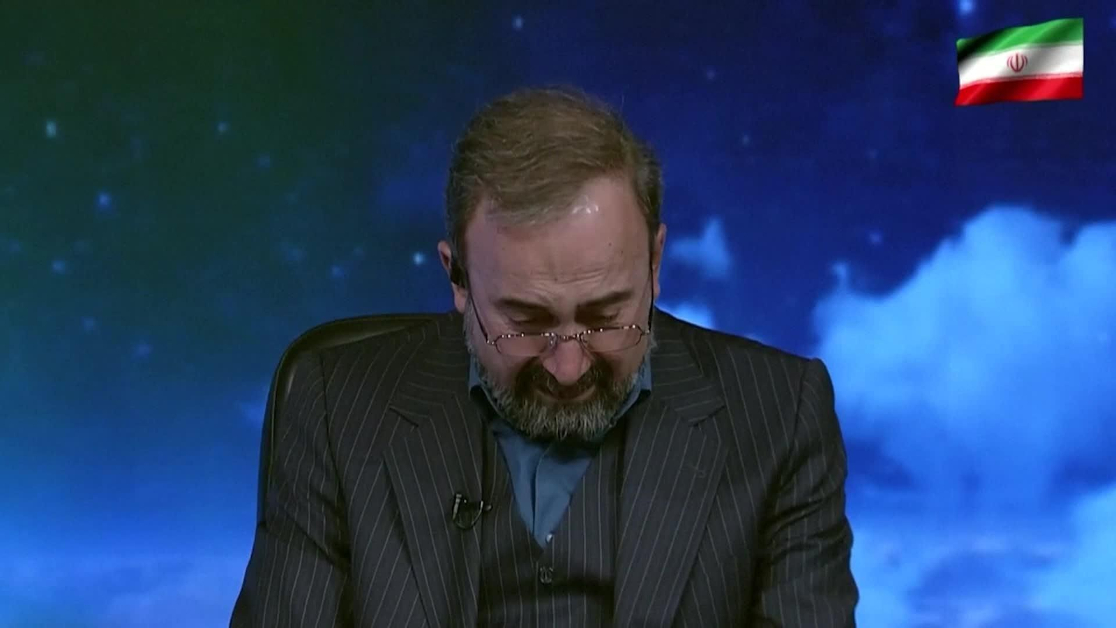 va llora al anunciar muerte Jamenei